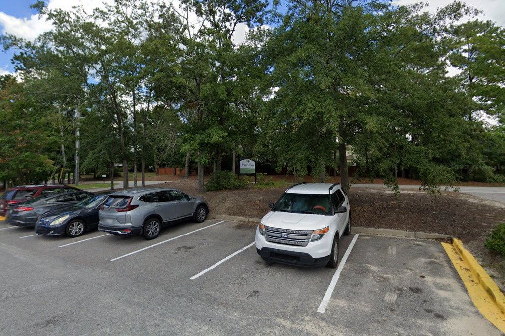 Community grounds view at Jenni-Lynn Senior Living